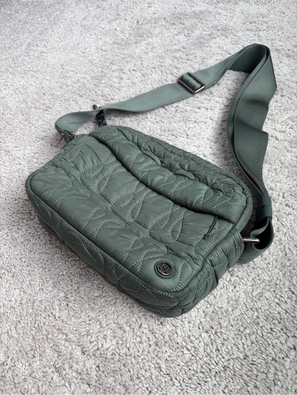 Lululemon Quilted Embrace Crossbody Bag Dark Green - Picture 2 of 12